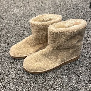 Old Navy Sherpa Boots